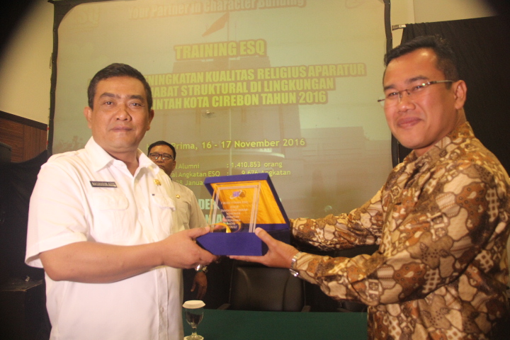 TINGKATKAN KINERJA PEGAWAI BK-DIKLAT PEMERINTAH KOTA CIREBON GELAR TRAINING ESQ