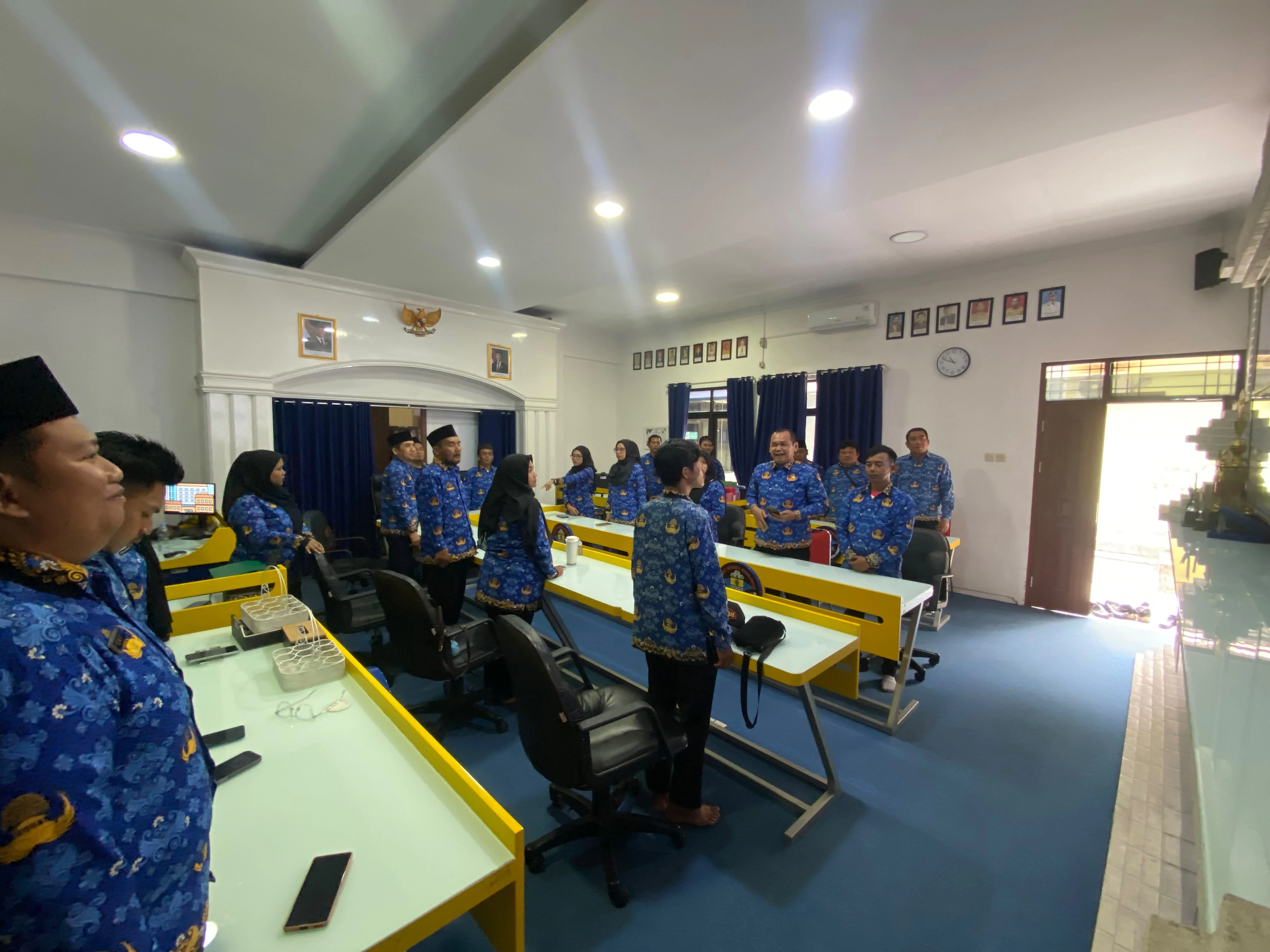 Pegawai Kecamatan Harjamukti Ikuti Upacara Detik-Detik Proklamasi Tingkat Nasional Secara Virtual