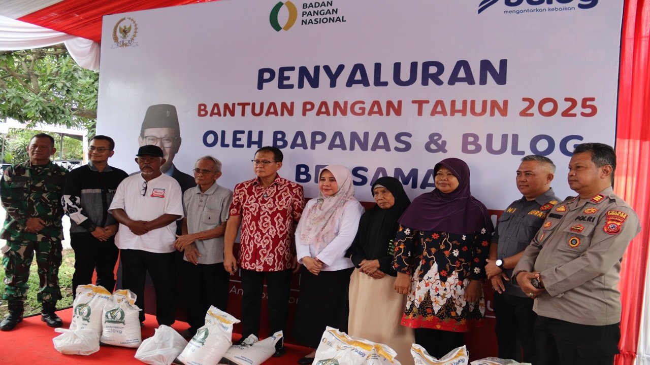 Penyaluran Bantuan Beras 20kg dan Minyak 4 Liter untuk 422 KPM diwilayah Kelurahan Larangan